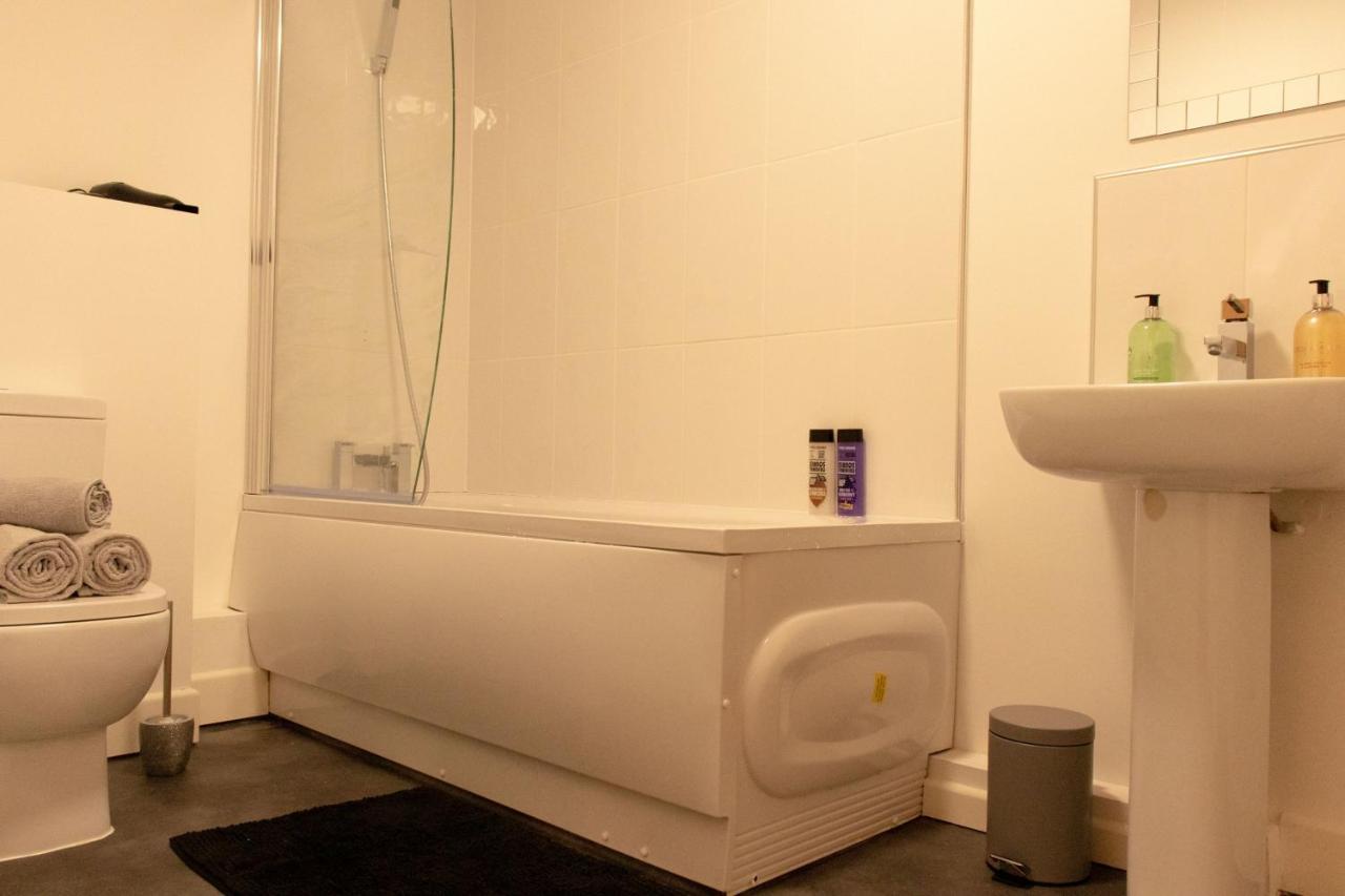Livestay-Modern Apartment Minutes Away From Heathrow Slough Exterior foto